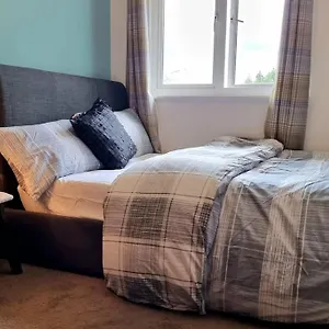 Apartment Specious Parkview Apartment, 4 Mins Walk To Underground, Ilford